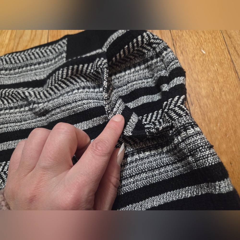 Lou & Grey Womens Black and Gray Striped Mini Skirt With Pockets EUC Size M - Picture 8 of 14